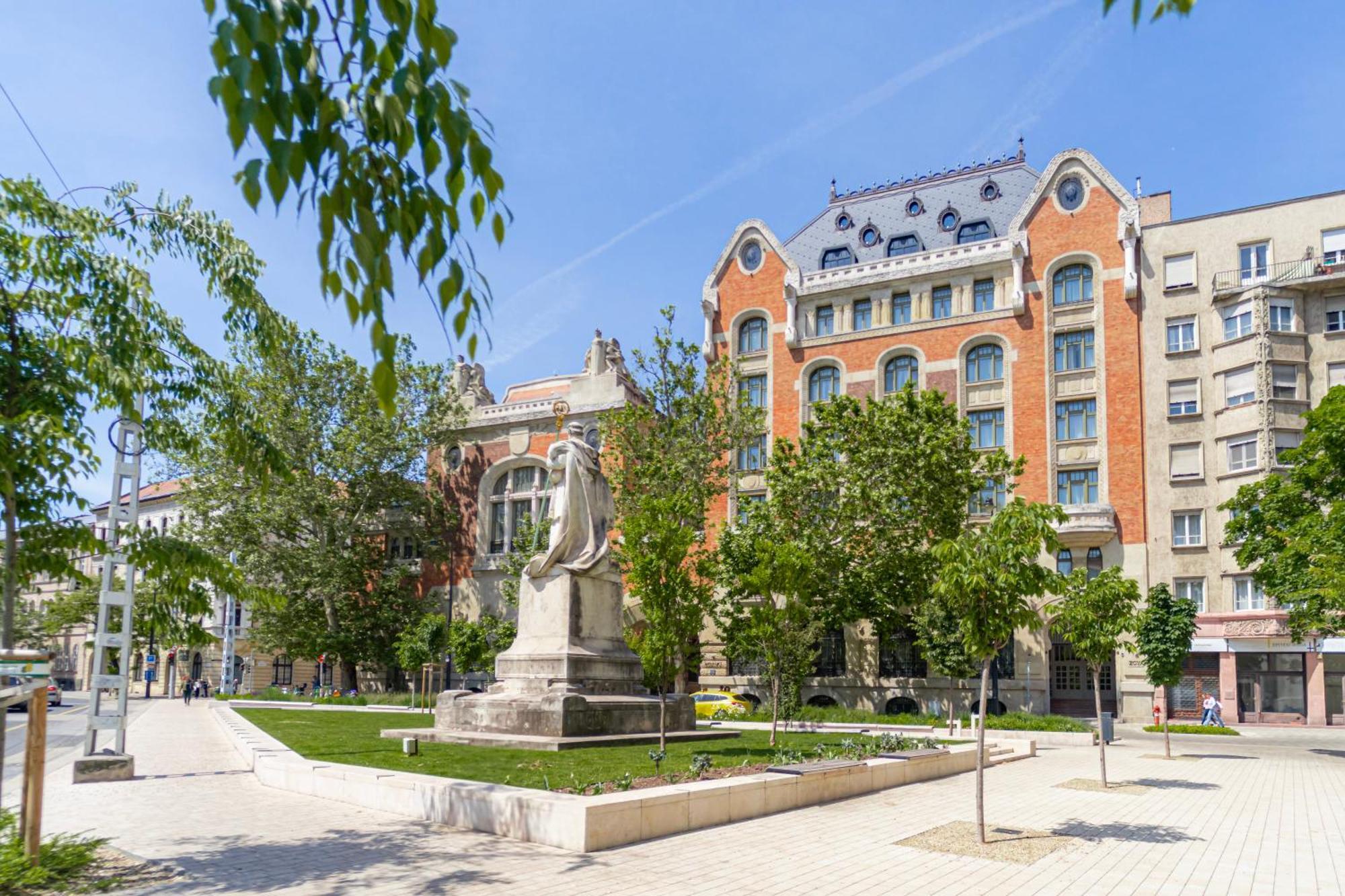 Zoya Luxury 5* Budapest